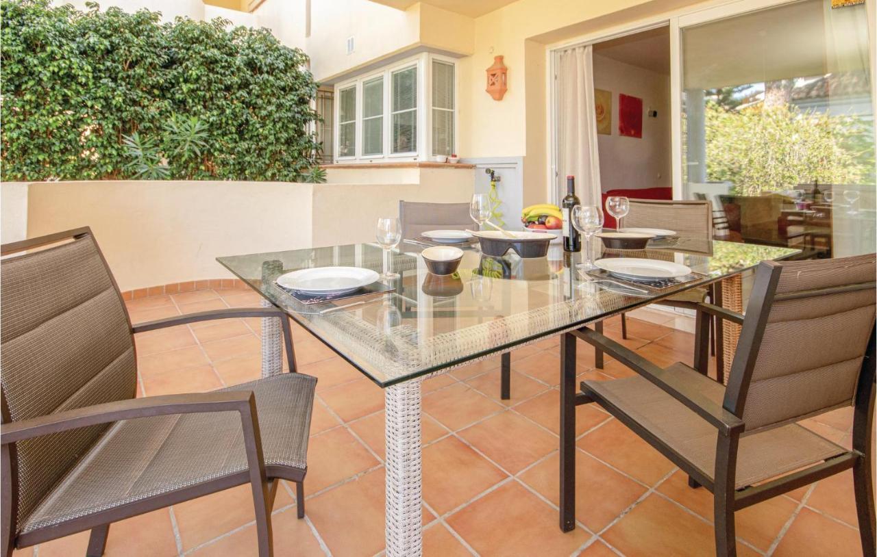 Beautiful Apartment In Marbella-Cabopino With 2 Bedrooms, Wifi And Outdoor Swimming Pool Exteriör bild